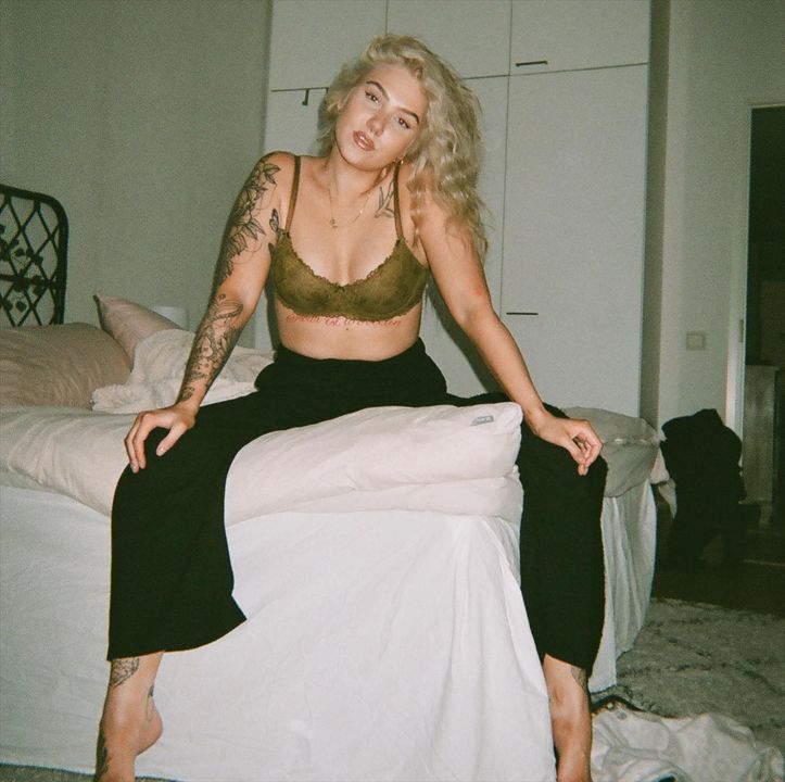 Evelina nude